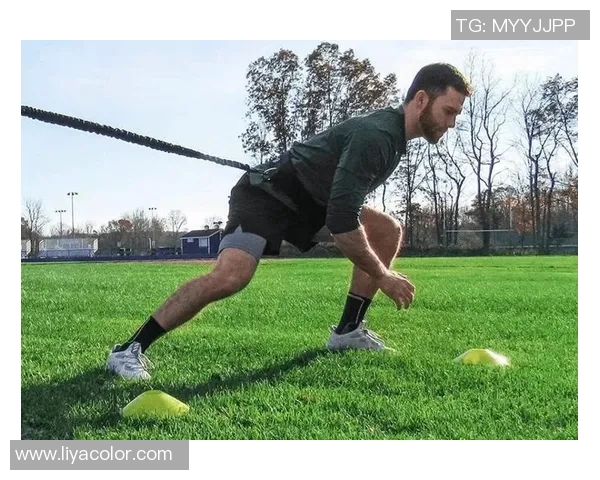 足球巨星体格揭秘力量速度耐力与竞技天赋全面解析 足球巨星体格揭秘力量速度耐力与竞技天赋全面解析