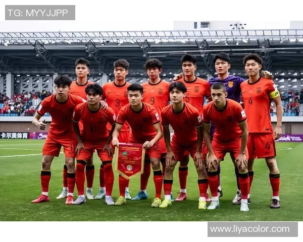 身着中国队足球队服的球星风采展现助力国足崛起与国际赛场荣耀 身着中国队足球队服的球星风采展现助力国足崛起与国际赛场荣耀